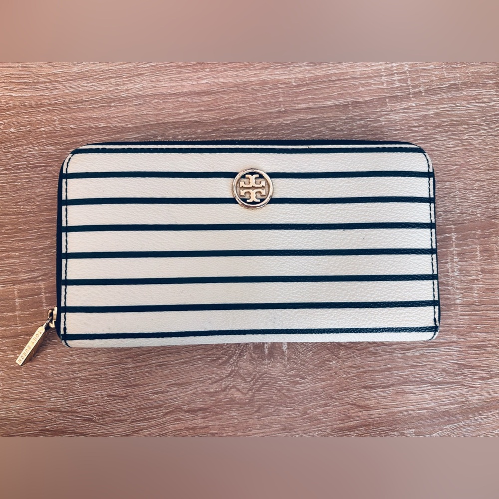 Tory Burch Striped Wallet ♥️